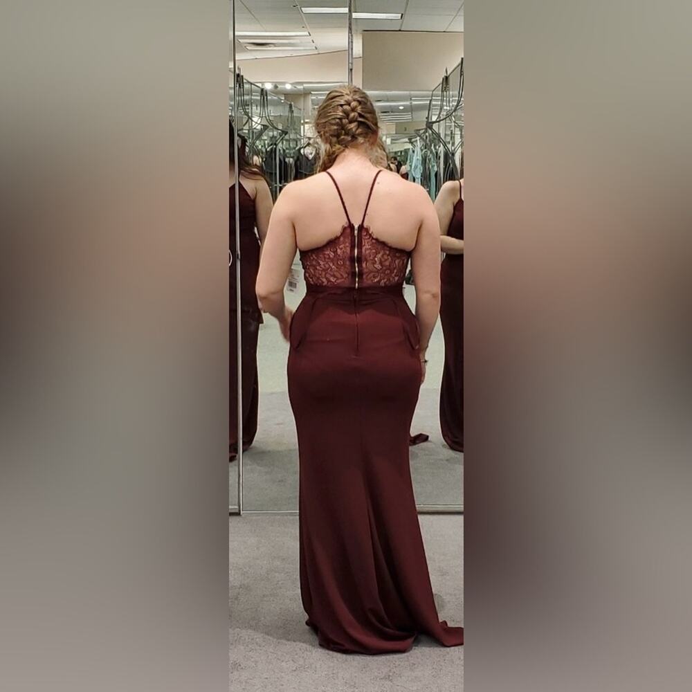 City Triangles maroon dress with lace back and slit - Picture 4 of 7